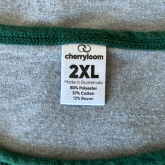 Cherryloom 3/4 sleeve rounded hem t-shirt with gnomes size 2XL (fits small) - Picture 7 of 7